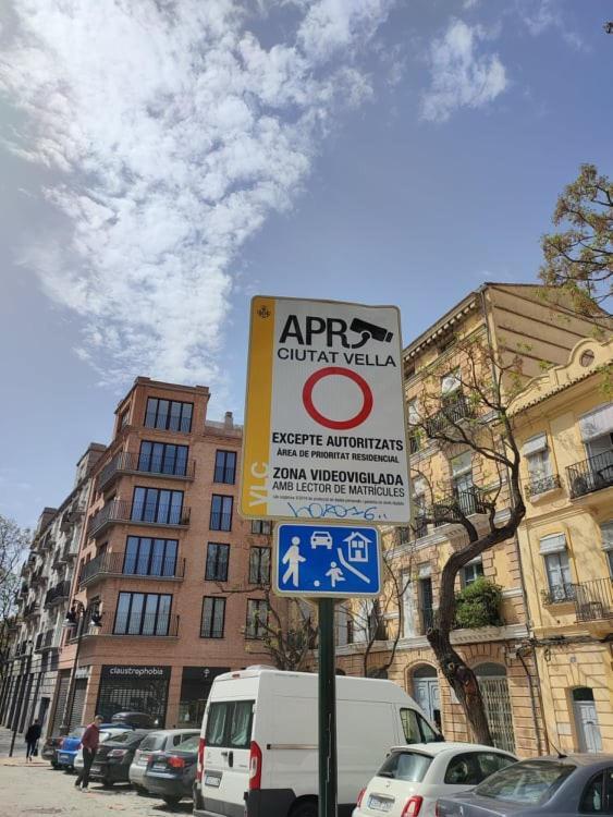 Plaza Del Carmen Apartment Valencia Exterior photo